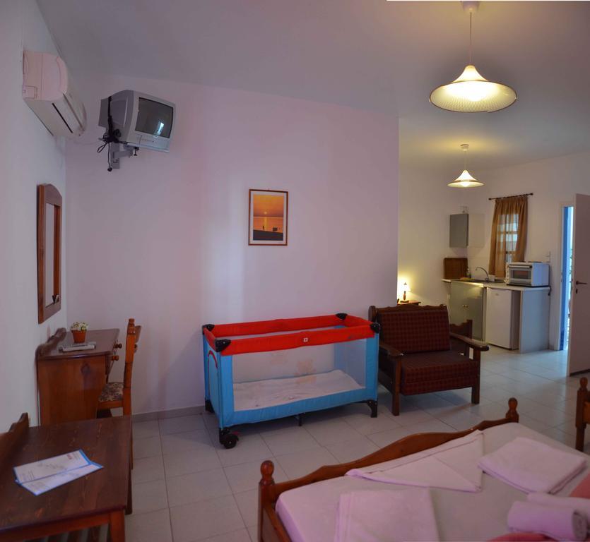 Pension Christina Egíali Habitación foto